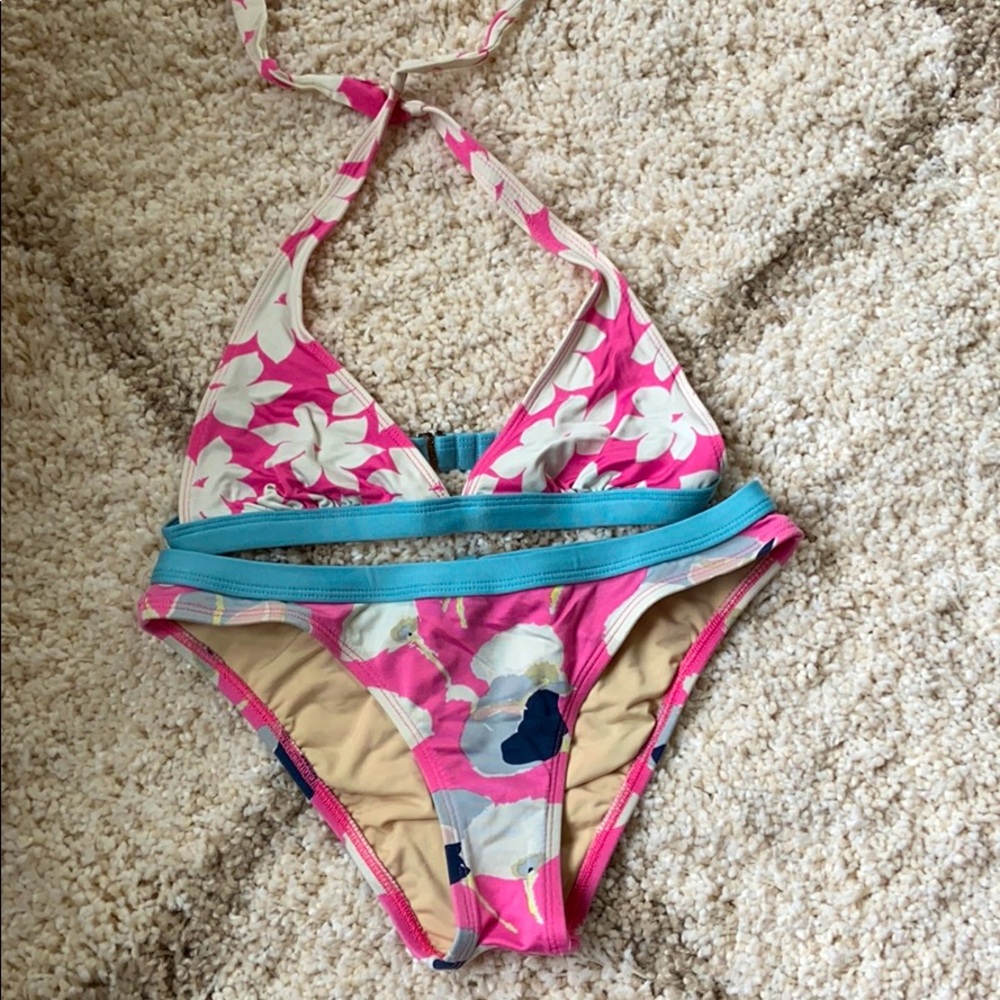 SOLD BCBGMAXAZRIA collection floral bikinis set 👙 (S)